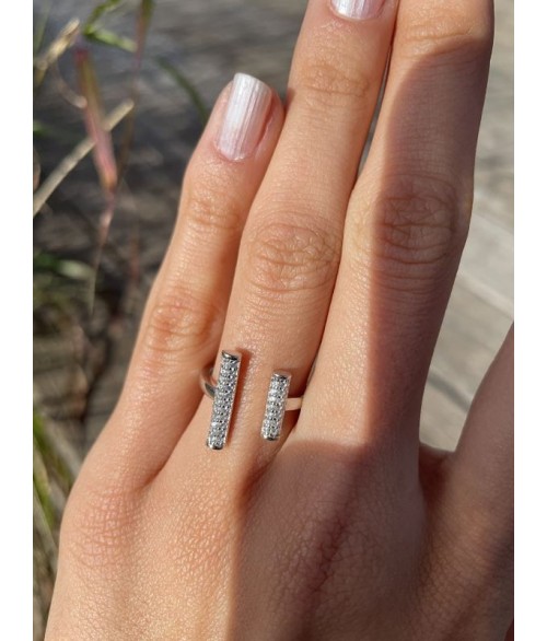 Anillo de Plata con Barras y Circonitas