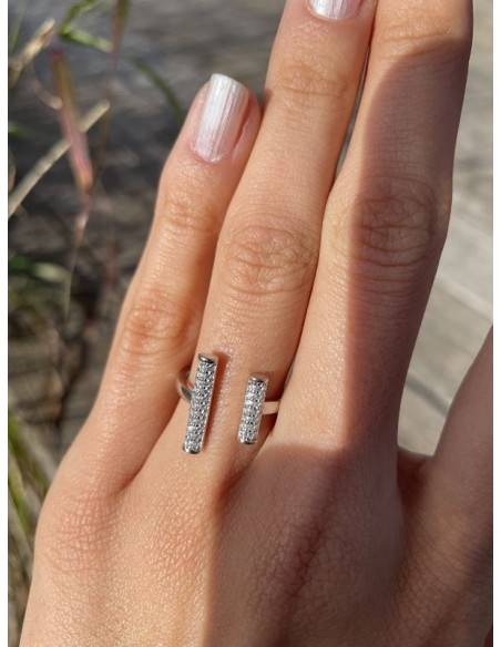 Anillo de Plata con Barras y Circonitas