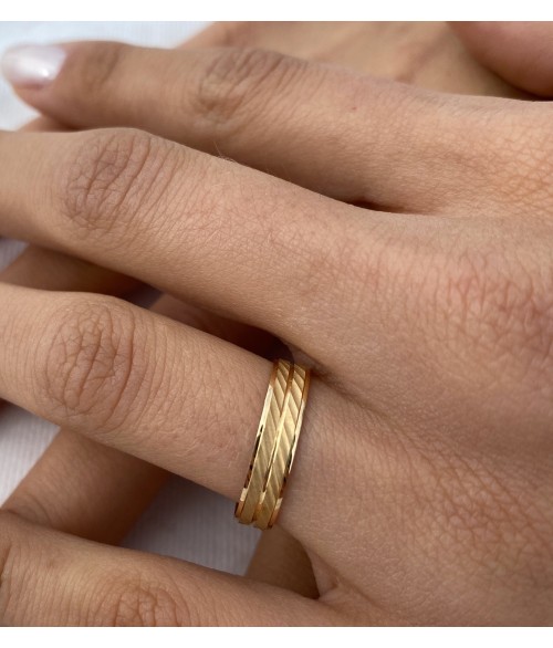 Alianza de Matrimonio Tallada en Oro 18k