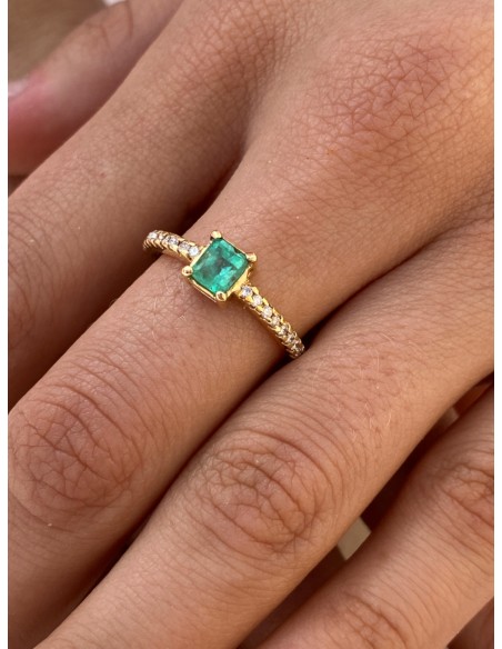 Anillo Esmeralda de Oro Amarillo 18k con Diamantes