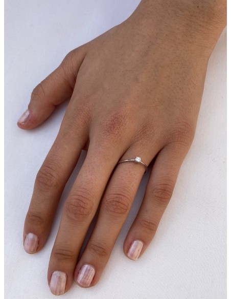 Anillo Solitario de Oro Blanco 18k con Diamante
