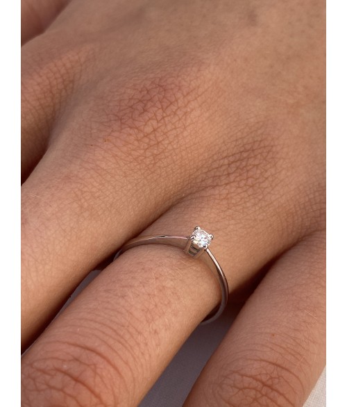 Anillo Solitario de Oro Blanco 18k...