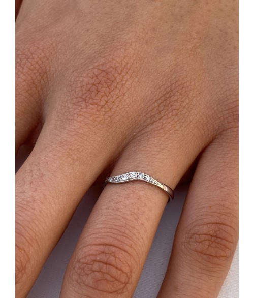 Anillo en Oro Blanco 18k Curvado con...