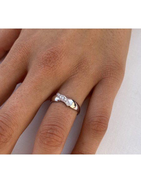 Anillo de Oro Blanco 18k con Diamantes Lazo