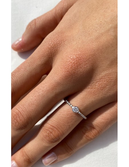 Anillo Solitario con Diamante en Oro Blanco 18k