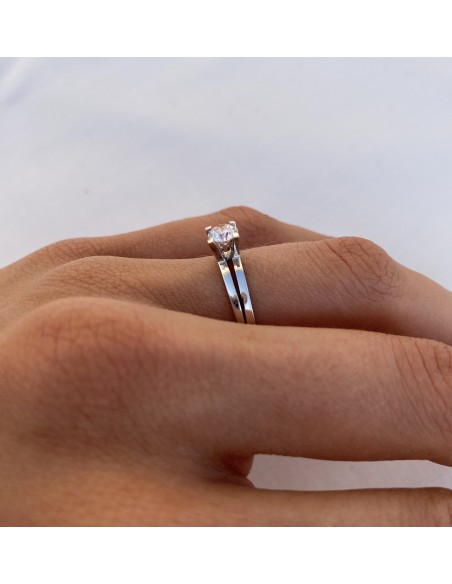 Anillo Solitario con Diamante Dos Brazos en Oro Blanco 18k
