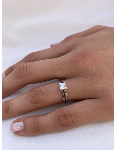 Anillo Solitario con Diamante Dos Brazos en Oro Blanco 18k