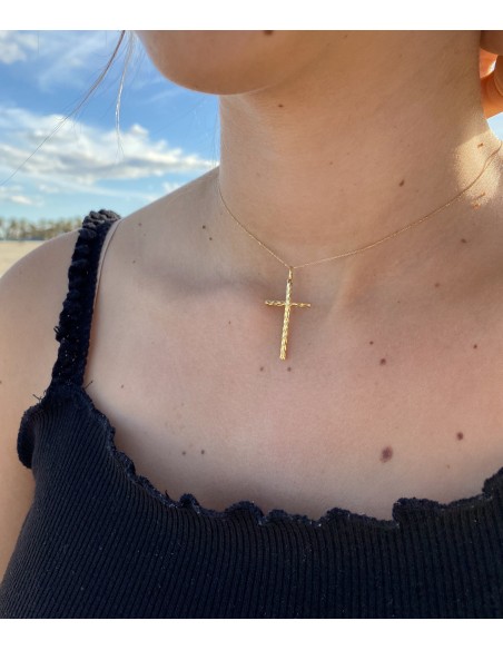 Cruz de Oro 18k Tallada