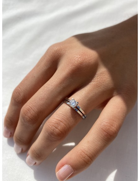 Anillo de Diamante Solitario con Doble Brazo en Oro Blanco 18k
