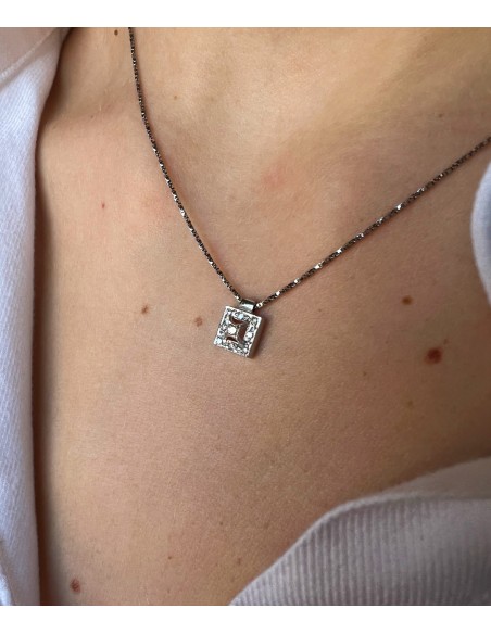 Colgante Cuadrado con Diamantes en Oro Blanco 18k