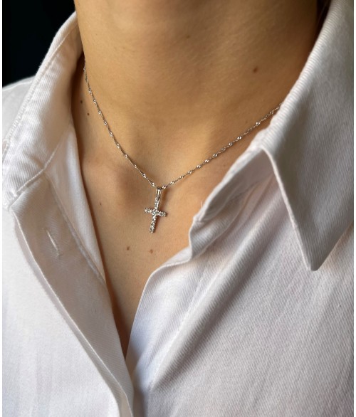 Colgante Cruz con Diamantes en Oro...