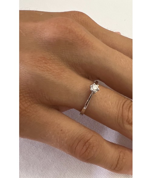 Anillo Solitario de Oro Blanco 18k...