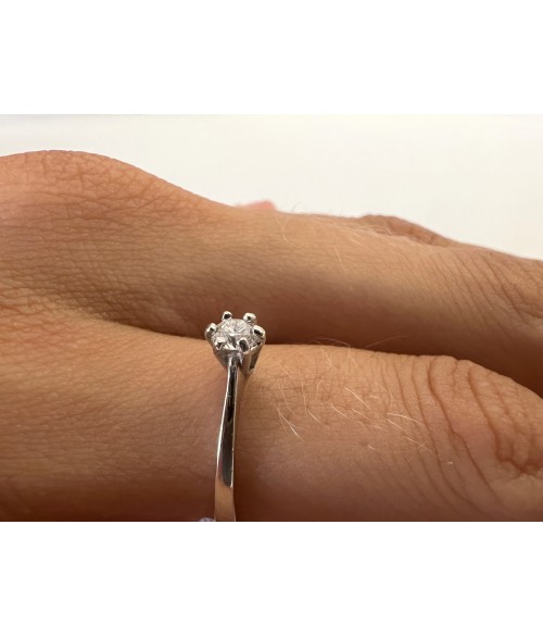 Anillo Solitario de Oro Blanco 18k...