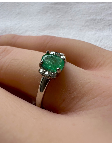 Anillo de Oro 18k con Esmeralda y Diamantes