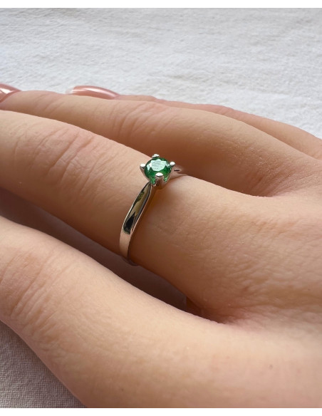 Anillo de Oro 18k con Esmeralda