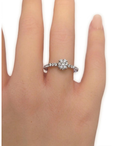 Anillo de oro blanco 18k con diamantes talla brillante de 0´34 cts.