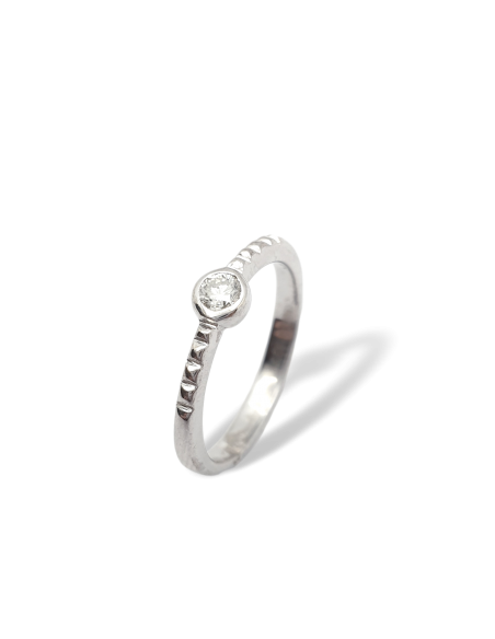 Anillo Solitario con Diamante en Oro Blanco 18k